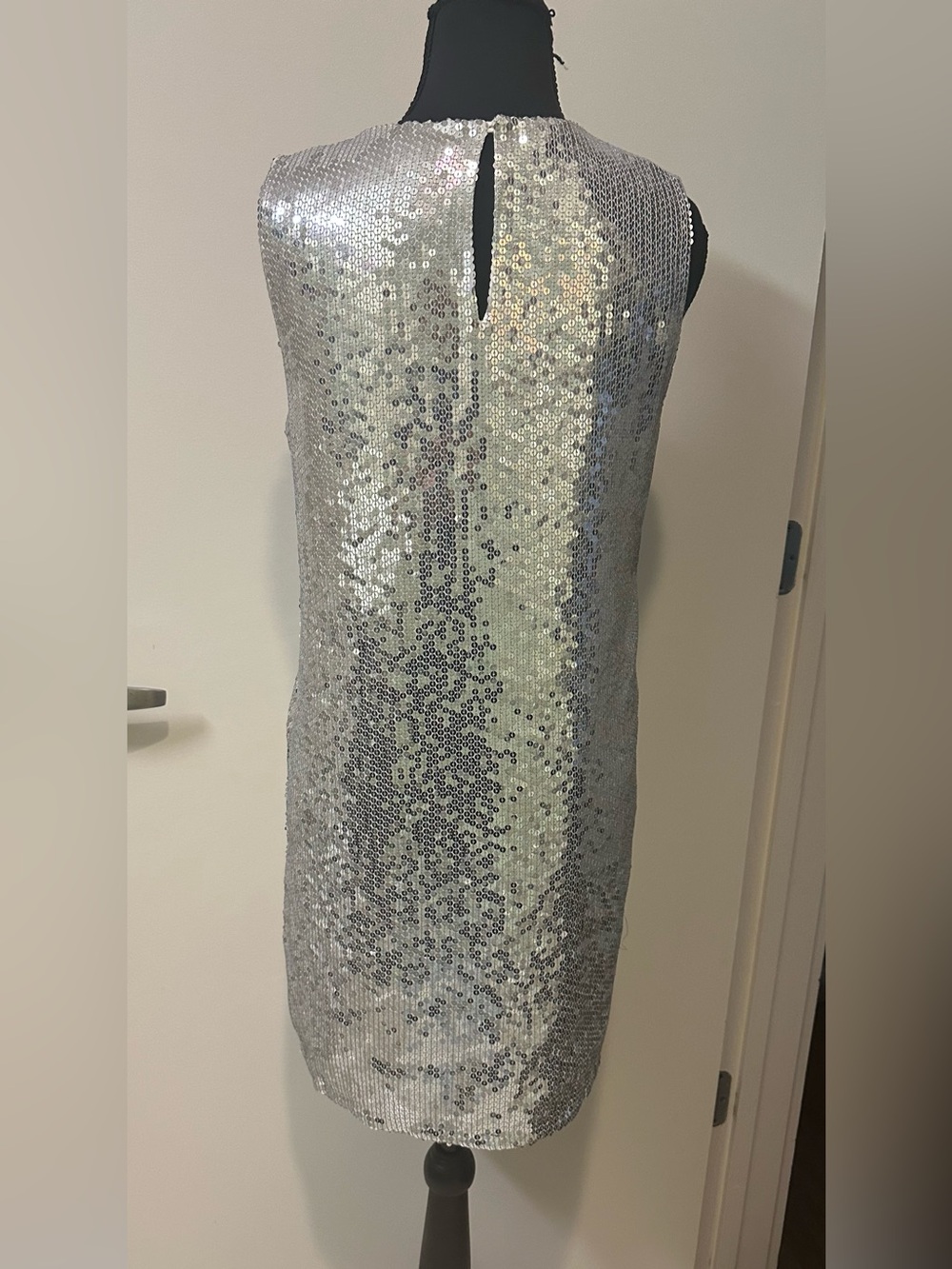Anthropologie Varun Bahl Sequin Shift Dress in Silver. Size S - Picture 5 of 16